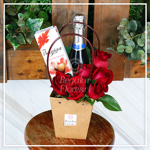 Bolso rosas, espumante y chocolates | Regalar Flores, Envio de flores, desayunos y regalos a domicilio