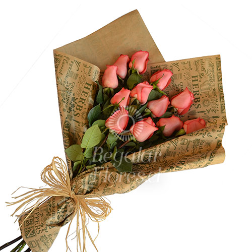 12 Rosas Rosadas en Kraft | Regalar Flores, Envio de flores, desayunos y regalos a domicilio
