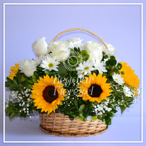 Canastillo rosas y girasoles | Regalar Flores, Envio de flores, desayunos y regalos a domicilio