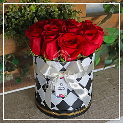 15 Rosas en Caja | Regalar Flores, Envio de flores, desayunos y regalos a domicilio