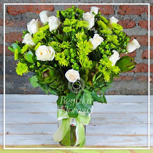 Florero rosas y proteas | Regalar Flores, Envio de flores, desayunos y regalos a domicilio