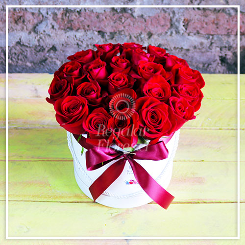 22 rosas en caja blanca | Regalar Flores, Envio de flores, desayunos y regalos a domicilio