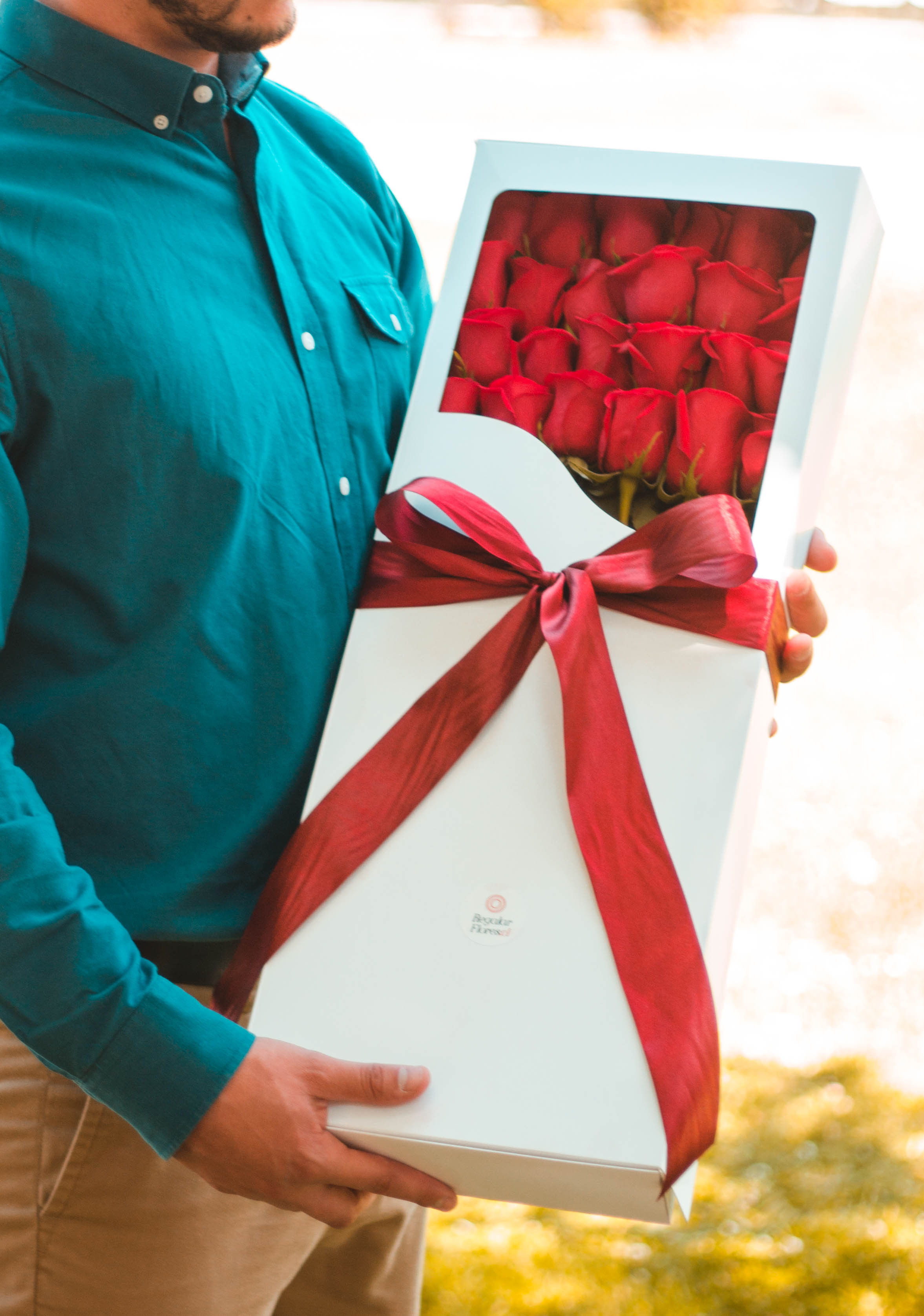 caja 24 rosas rojas | Regalar Flores, Envio de flores, desayunos y regalos a domicilio