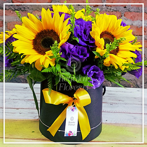 Girasoles y lisianthus en caja | Regalar Flores, Envio de flores, desayunos y regalos a domicilio