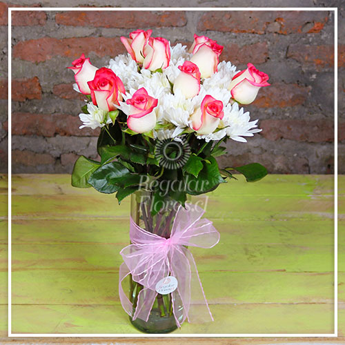 Florero rosas y crisantemos | Regalar Flores, Envio de flores, desayunos y regalos a domicilio