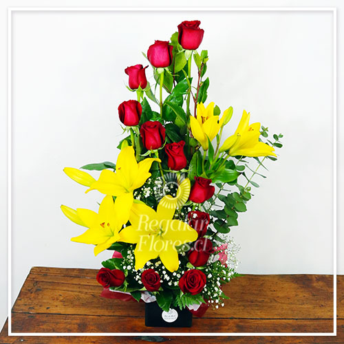 Espiral rosas y lilium | Regalar Flores, Envio de flores, desayunos y regalos a domicilio
