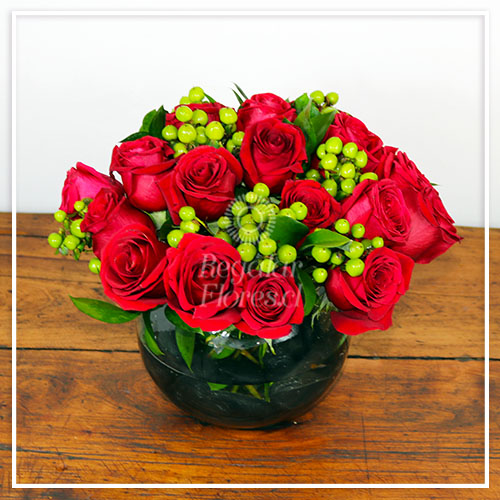Pecera 20 rosas e hypericum | Regalar Flores, Envio de flores, desayunos y regalos a domicilio