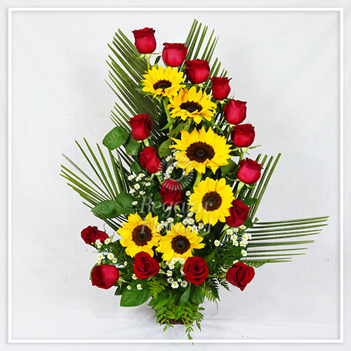 Espiral de rosas y girasoles | Regalar Flores, Envio de flores, desayunos y regalos a domicilio