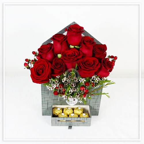 Sobre de rosas y bombones | Regalar Flores, Envio de flores, desayunos y regalos a domicilio