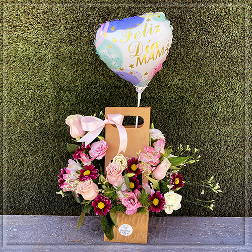 Carterita floral con globo | Regalar Flores, Envio de flores, desayunos y regalos a domicilio