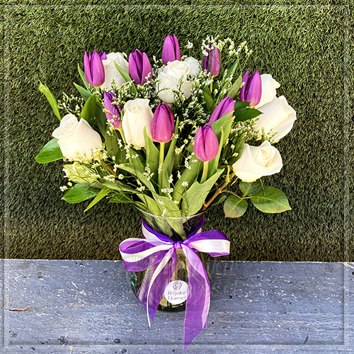 Florero Tulipanes y Rosas | Regalar Flores, Envio de flores, desayunos y regalos a domicilio