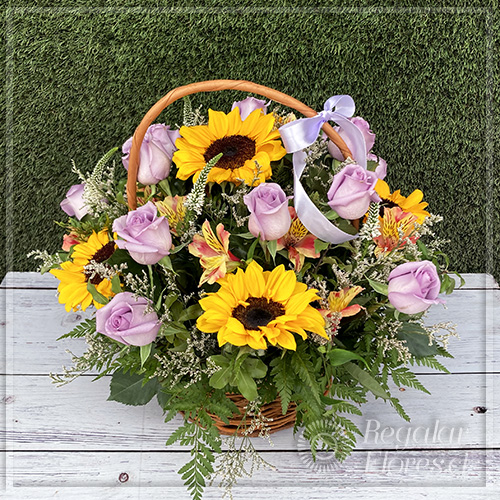 Canasto Girasoles, Rosas y Alstroemerias | Regalar Flores, Envio de flores, desayunos y regalos a domicilio