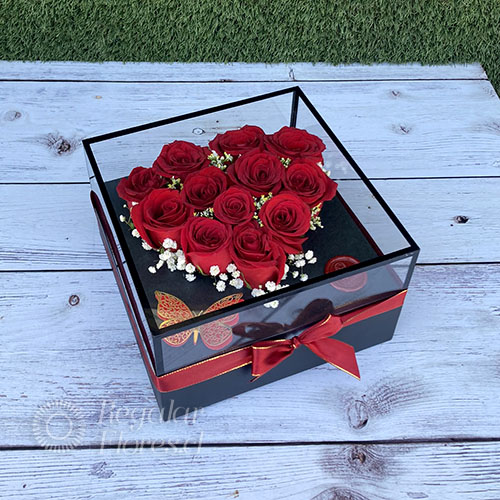 Caja Acrílico corazón 12 rosas | Regalar Flores, Envio de flores, desayunos y regalos a domicilio