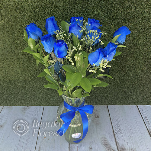 Florero 12 rosas azules | Regalar Flores, Envio de flores, desayunos y regalos a domicilio